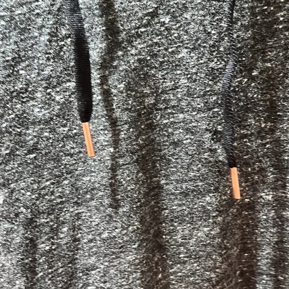 Gray poncho - Picture 3 of 4